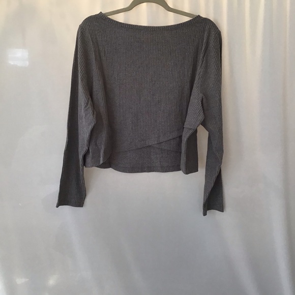Refinery29 by eloquii Tops - Must have Heather Gray ribbed cross back crop top!